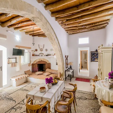 Kamariko Traditional House Afándu