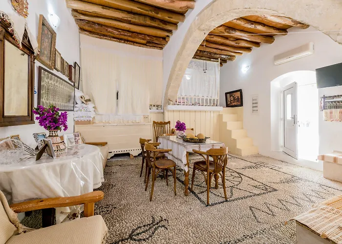 Kamariko Traditional House