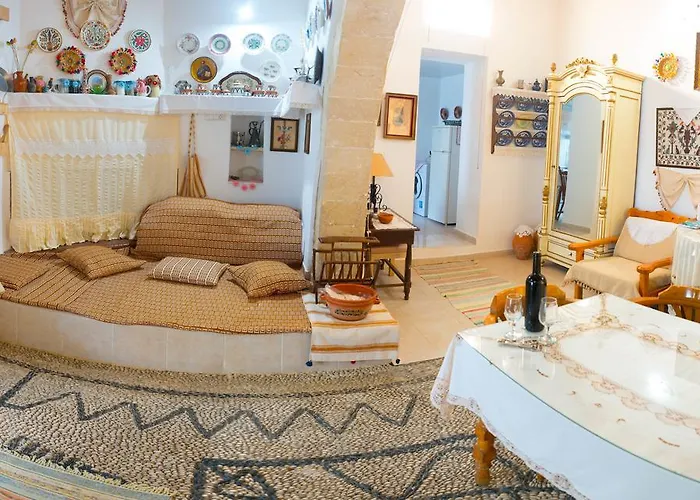 Kamariko Traditional House * Afándu