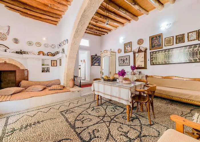 Kamariko Traditional House * Afándu