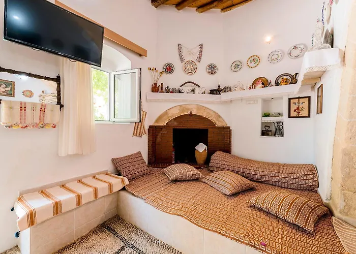 Apartman Kamariko Traditional House Afándu