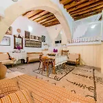 Kamariko Traditional House