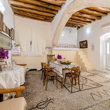 Kamariko Traditional House