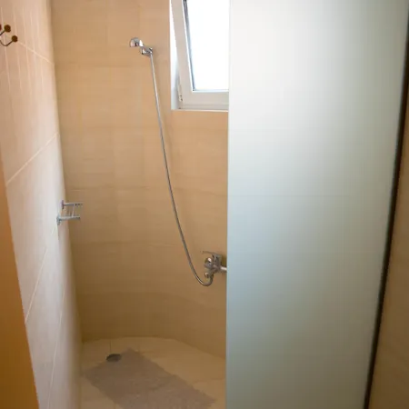 Kamariko Traditional House * Afantou