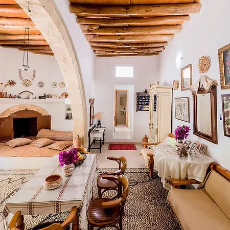 Kamariko Traditional House Apartman Afándu