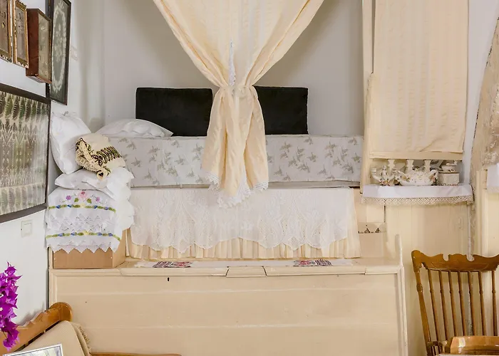 Kamariko Traditional House Afandu