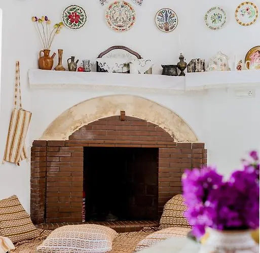 Kamariko Traditional House * Afandu